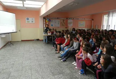 По време на представянето на Пернатите помощници в полето пред учениците от НУ Любен Каравелов